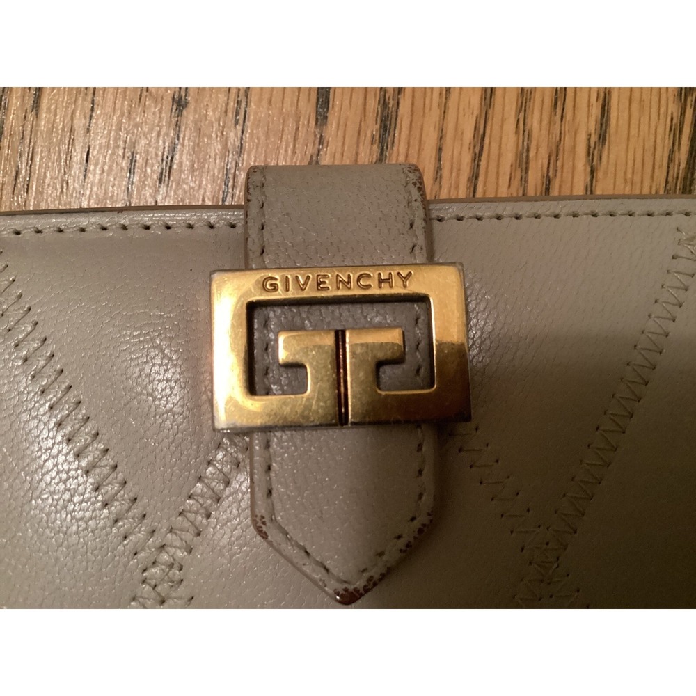 Givenchy Goatskin Diamond Quilted GV3 medium wallet Aubergine - Picture 3 of 14